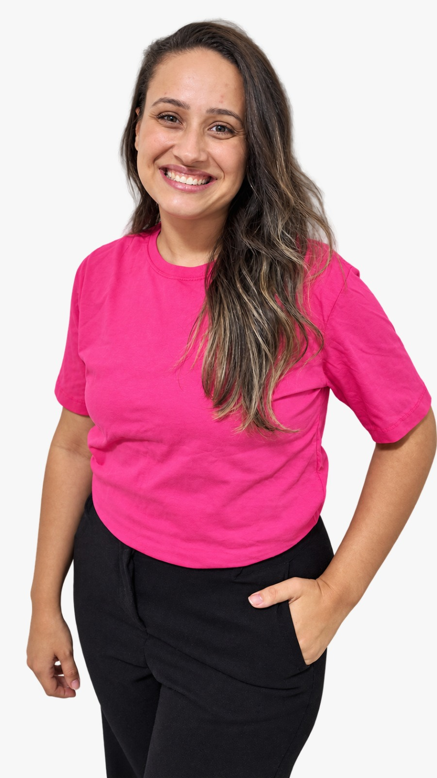 Priscila, da Clínica Dias, vestindo a camiseta rosa da campanha